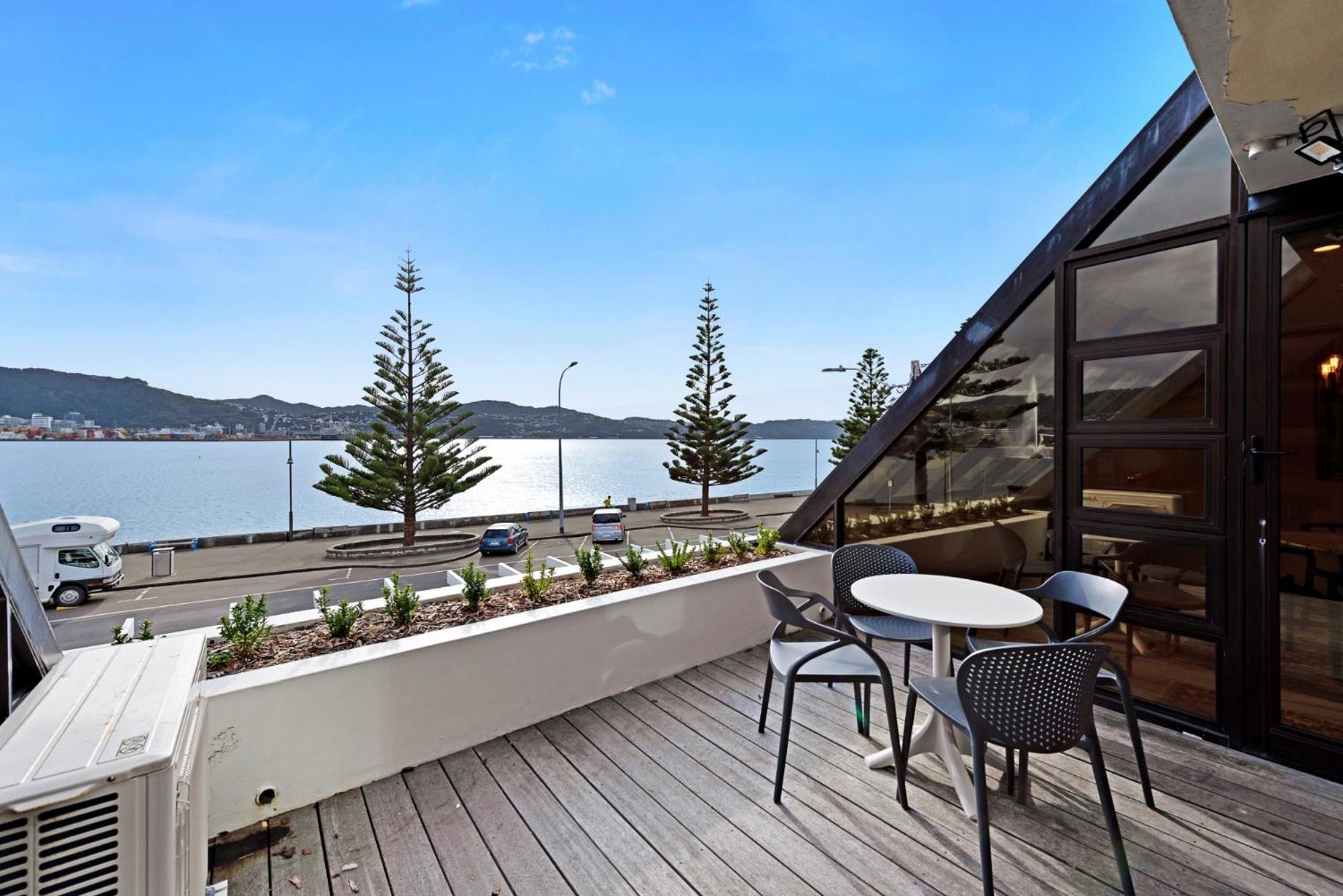 Bay Suites - 328 Oriental Parade Wellington Eksteriør billede